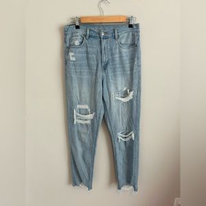 American Eagle | Mom Jean Light Wash Distressed Size 6